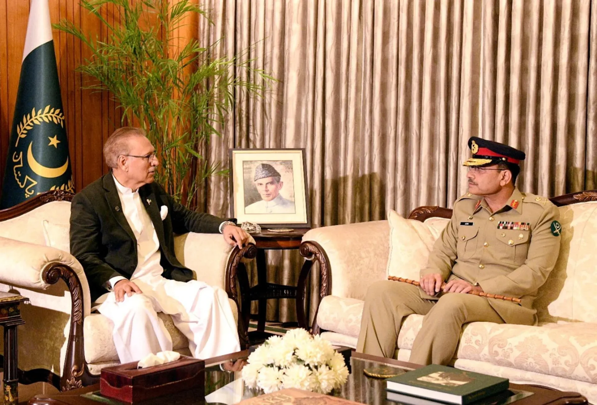 pakistan-s-new-army-chief-gen-asim-munir-meets-with-president-arif-alvi-in-islamabad